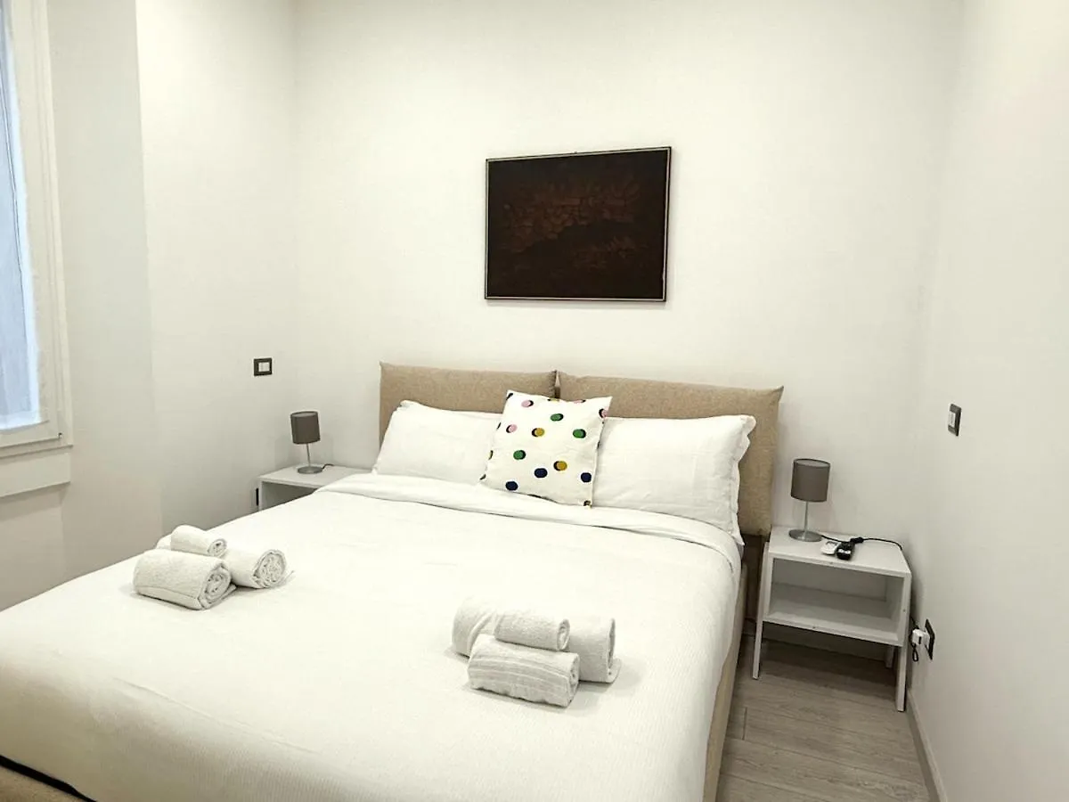 5 Minuti Duomo - Metro M4 Argonne - Linate Airport Apartment Milan Italy