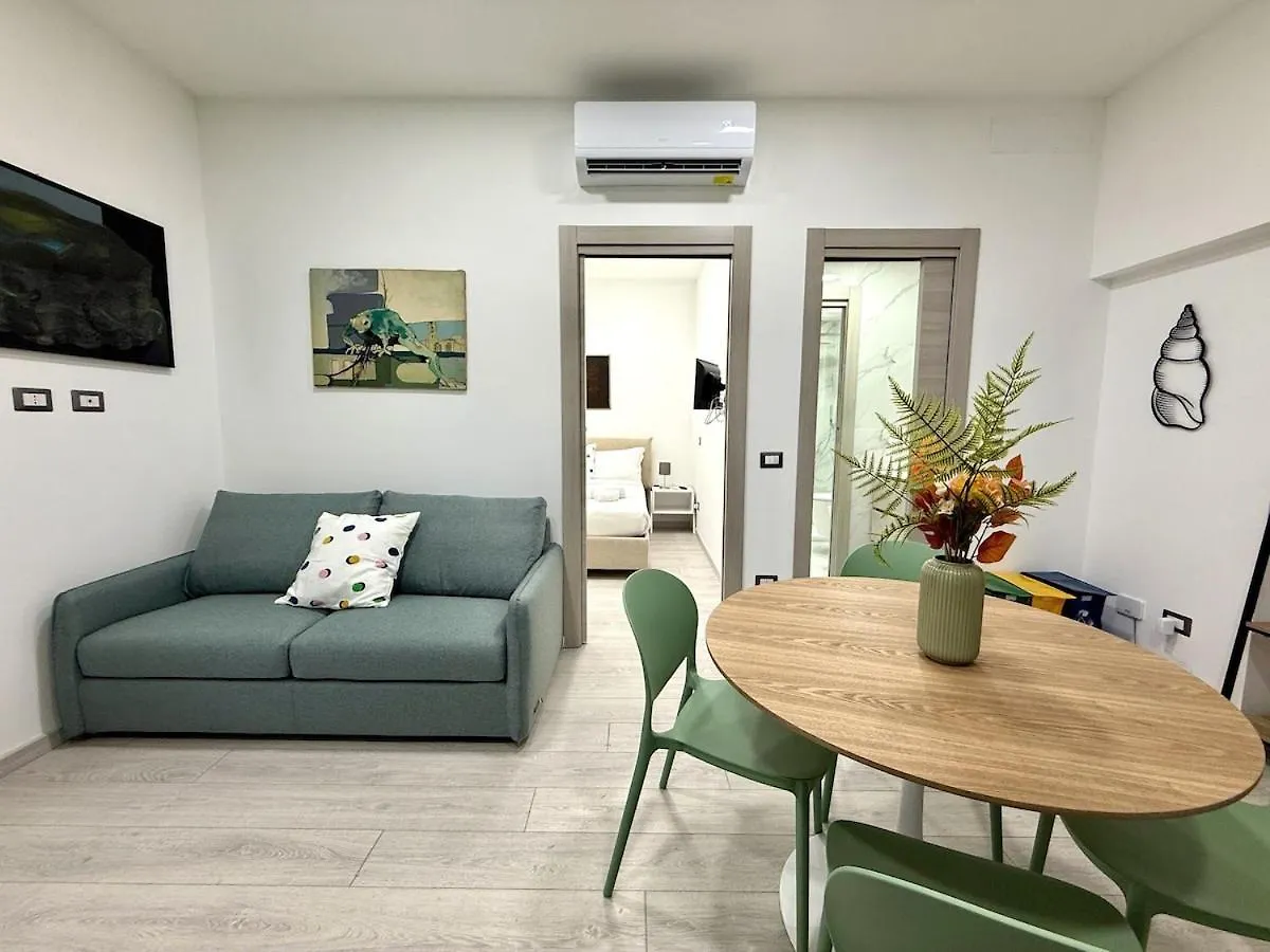 5 Minuti Duomo - Metro M4 Argonne - Linate Airport Apartment Milan 0*,  Italy